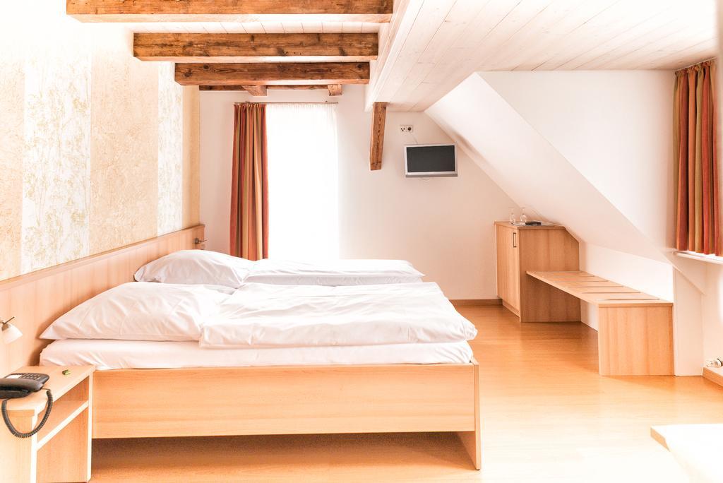 Gasthof Zum Lamm Gomadingen エクステリア 写真